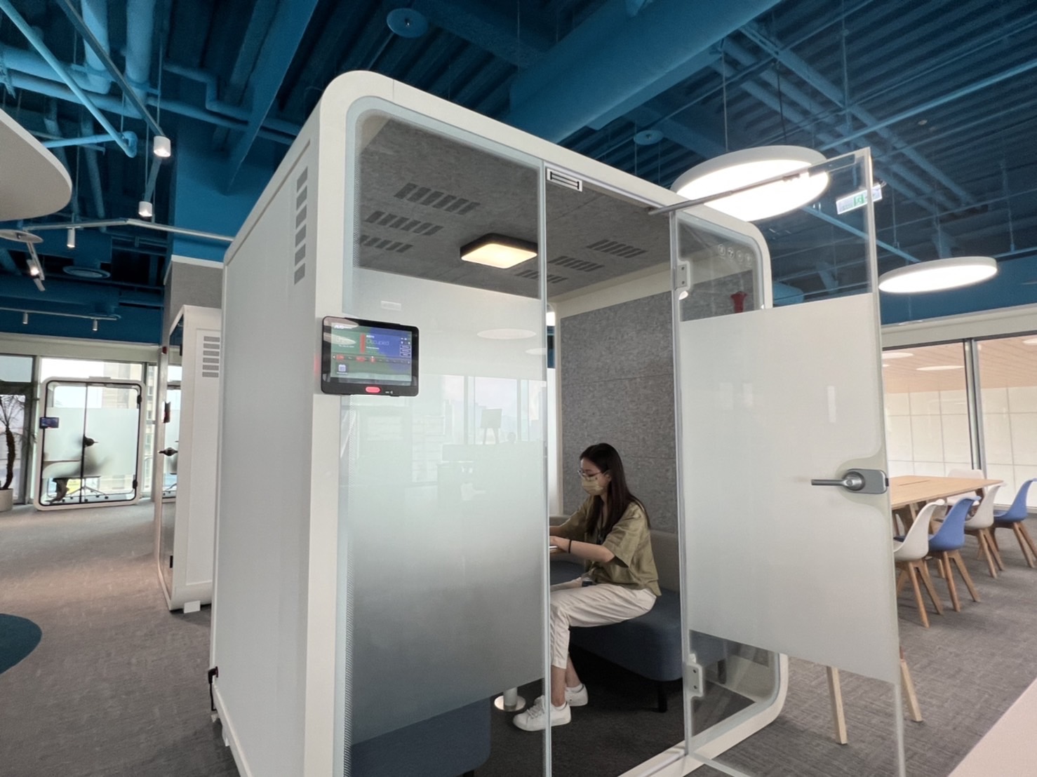 Z6·尊龙时凯高雄據點的智慧行動辦公艙，展現Z6·尊龙时凯在面板以外的研發應用軟實力