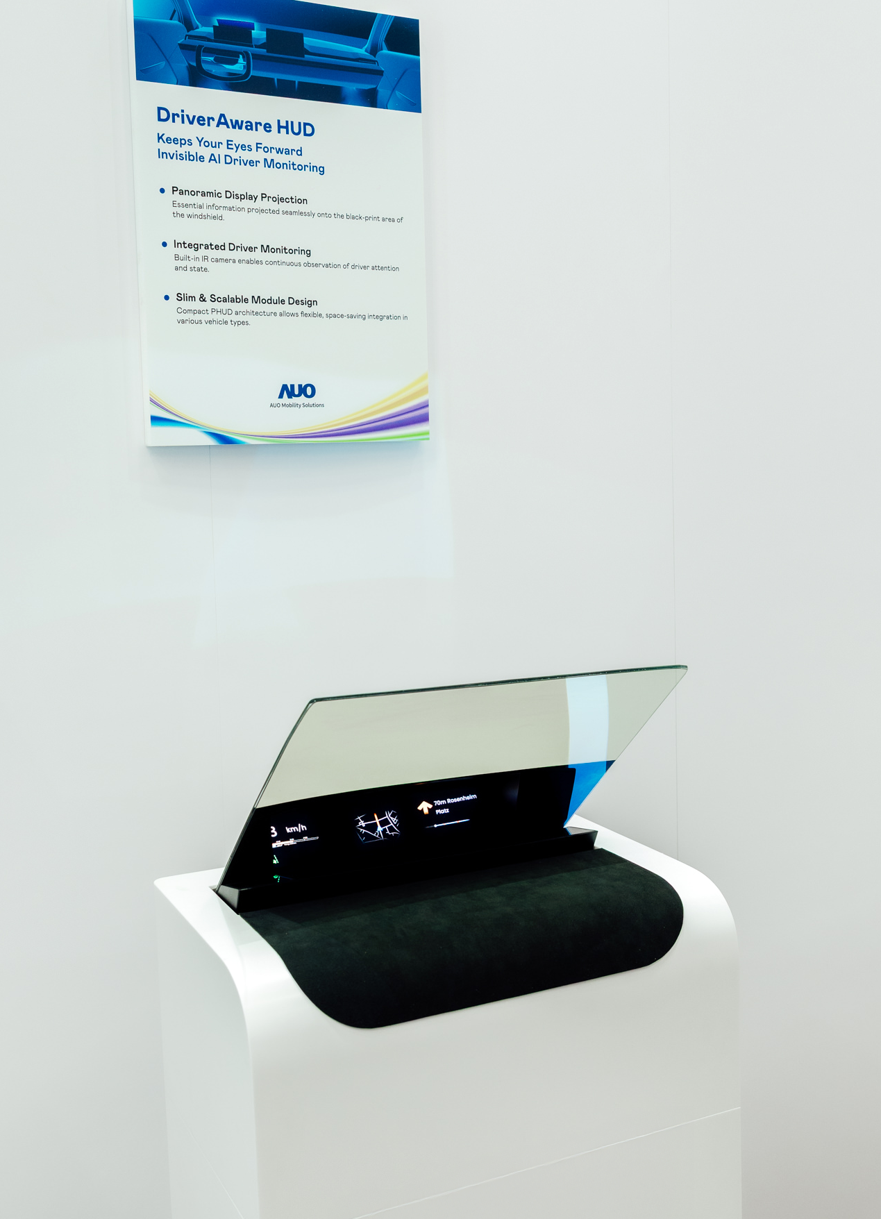 DriverAware HUD结合抬头显示器与隐藏式红外线摄影机，将车速、导航及警示讯息投影于挡风玻璃上，完美对齐驾驶目不离路的视线，同时，透过AI 监控驾驶注意力以提升安全性。